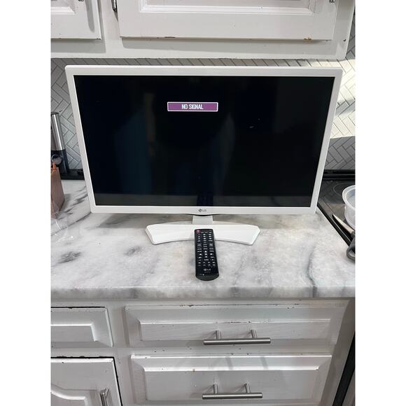 LG 24LJ4540-WU 24” LED TV 1080p HDMI White w/ Remote Tested Works - Picture 2 of 9